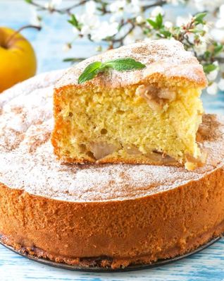 Шарлотка с корицей