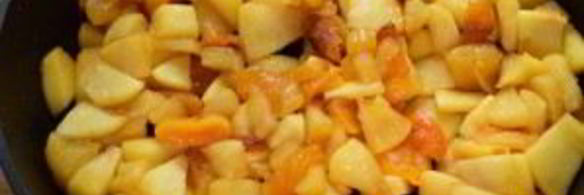 шарлотка с курагой и яблоками