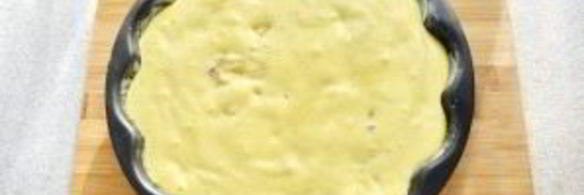 шарлотка с курагой и яблоками