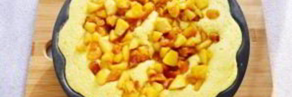 шарлотка с курагой и яблоками