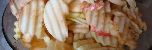 шарлотка с яблоками и изюмом