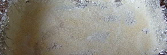 шарлотка с яблоками и изюмом