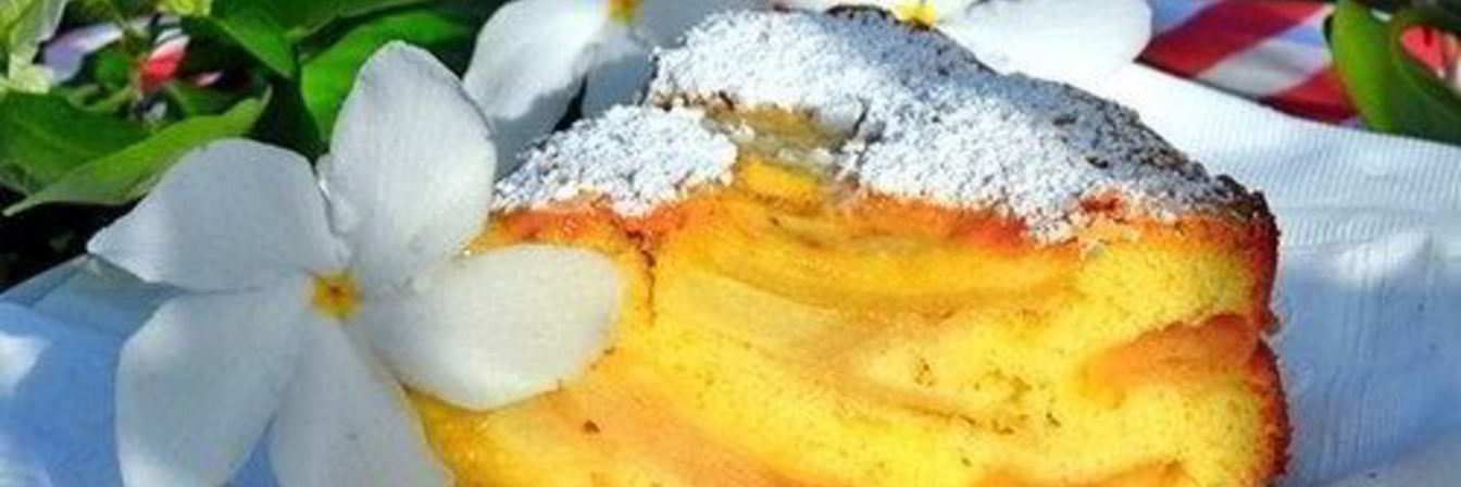 Шарлотка с яблоками по-домашнему в духовке