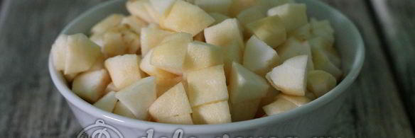 шарлотка с яблоками в мультиварке