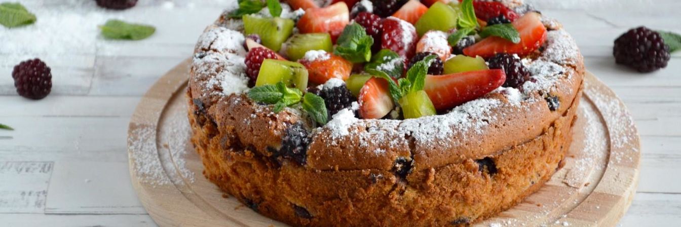 Шарлотка с ягодами