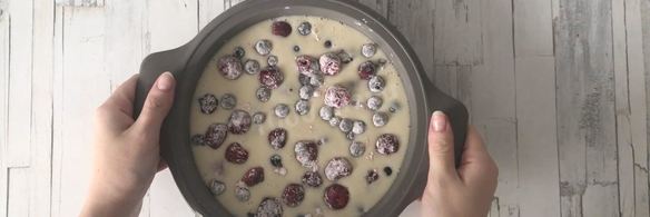 шарлотка с ягодами