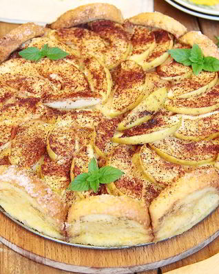 Яблочная шарлотка с хлебом