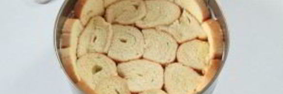 яблочная шарлотка с хлебом