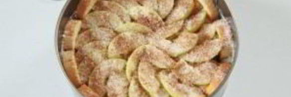 яблочная шарлотка с хлебом