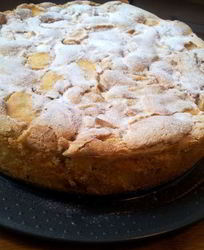 Яблочная шарлотка