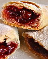 Штрудель с вишней