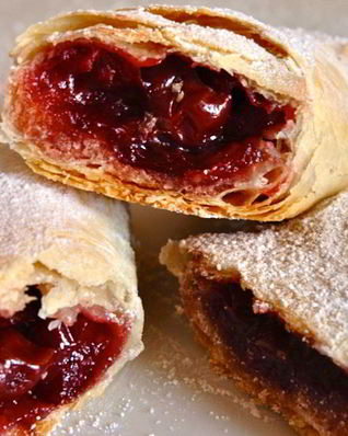 Штрудель с вишней