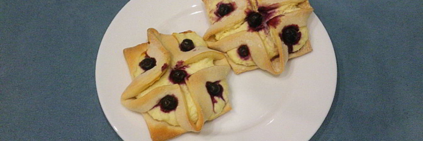 Слоеная выпечка с творожной начинкой