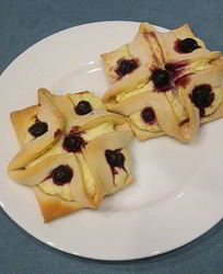 Слоеная выпечка с творожной начинкой