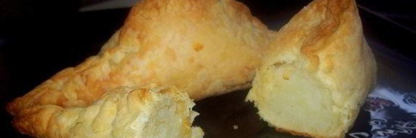 Слоено-дрожжевые конвертики с картофелем и сыром