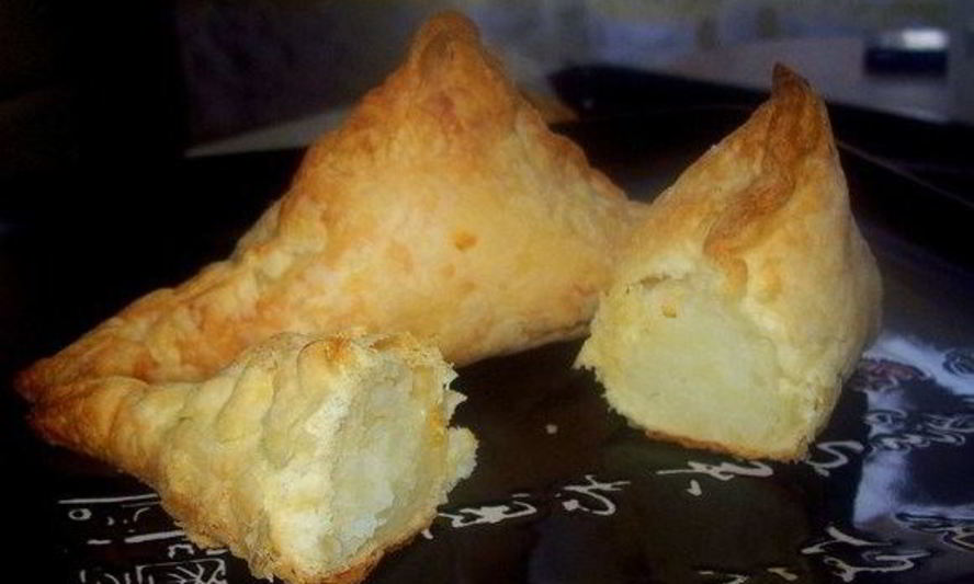 Рецепт слоена-дрожжевых конвертики с картофелем и сыром