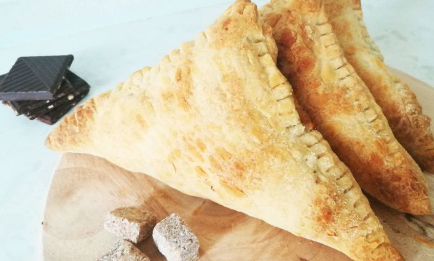 Рецепт слоеных конвертиков с бананово-шоколадной начинкой