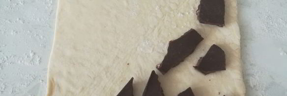 слоеные конвертики с бананово-шоколадной начинкой