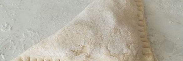 слоеные конвертики с бананово-шоколадной начинкой