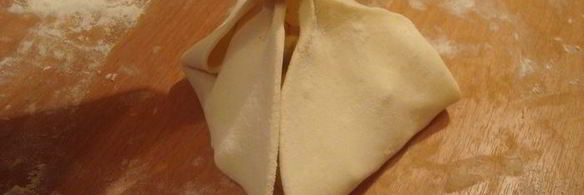 слоеные конвертики с яблоками и грушами