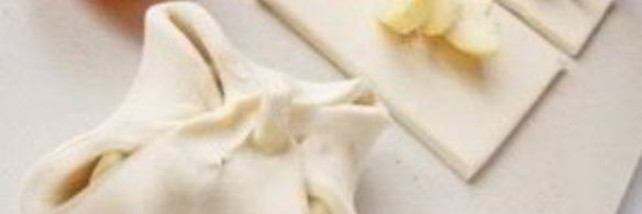 слоеные конвертики с яблоками