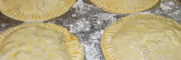 слойки из слоеного теста с мясом панама-мама