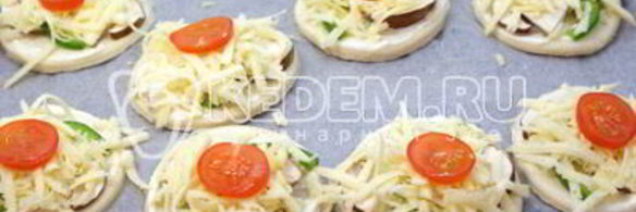 слойки с белыми грибами и овощами