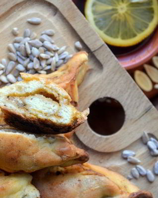 Слойки с джемом и семечками