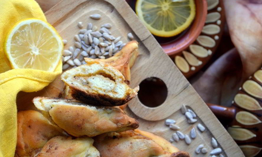 Рецепт слоек с джемом и семечками