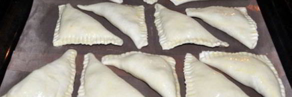 слойки с горбушей и яйцом