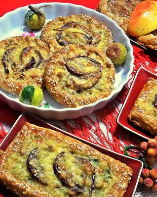 Слойки с картошкой и лососем