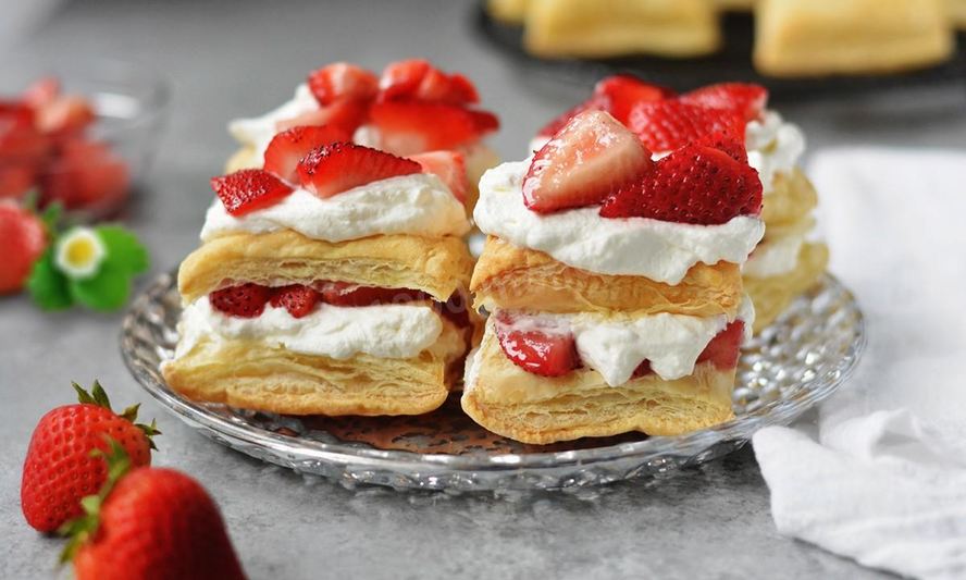 Рецепт слоек с клубникой