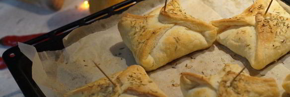 слойки с колбасками и сулугуни