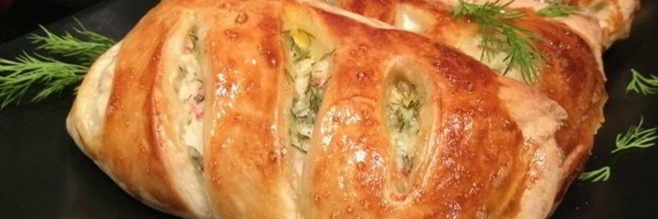 Слойки с крабовыми палочками и творогом