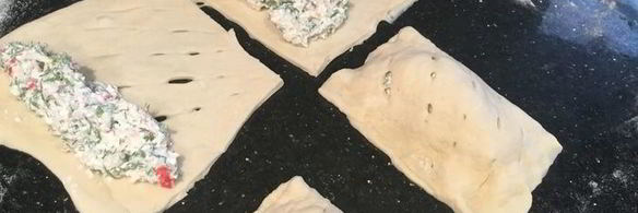 слойки с крабовыми палочками и творогом