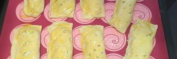 слойки с крабовыми палочками и творогом