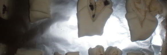 слойки с кунжутом и клюквой