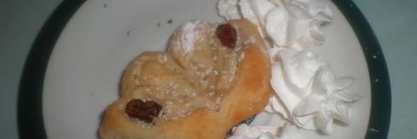 слойки с кунжутом и клюквой