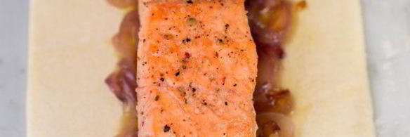 слойки с лососем и помидорами черри