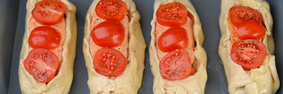 слойки с лососем и помидорами черри