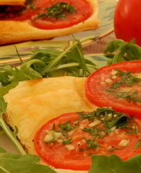 Слойки с помидорами