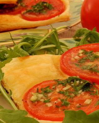 Слойки с помидорами