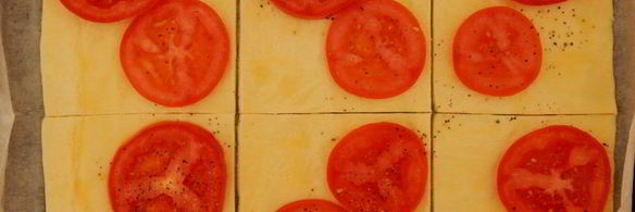 слойки с помидорами