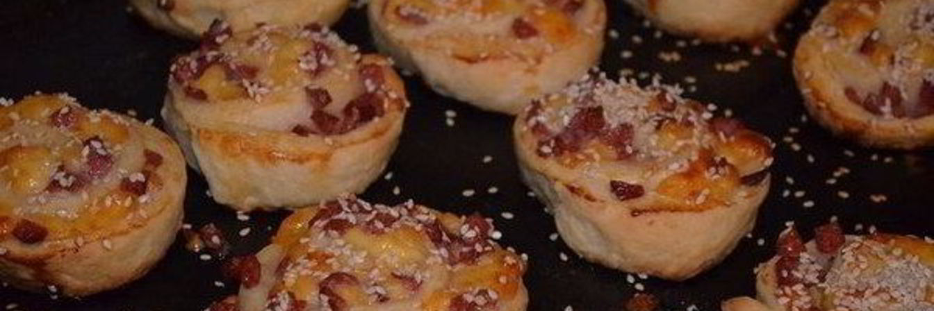 Слойки с сыром и колбасой в духовке