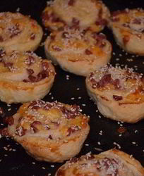 Слойки с сыром и колбасой в духовке