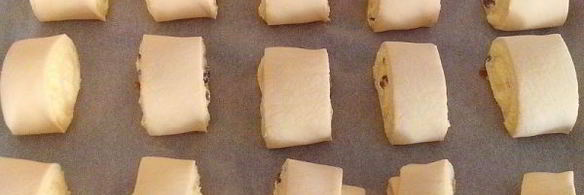 слойки с творогом и изюмом