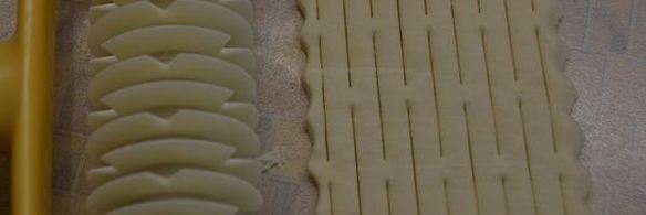 слойки с творогом и клубникой