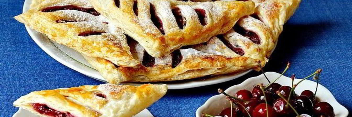 Слойки с вишней