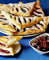 Слойки с вишней