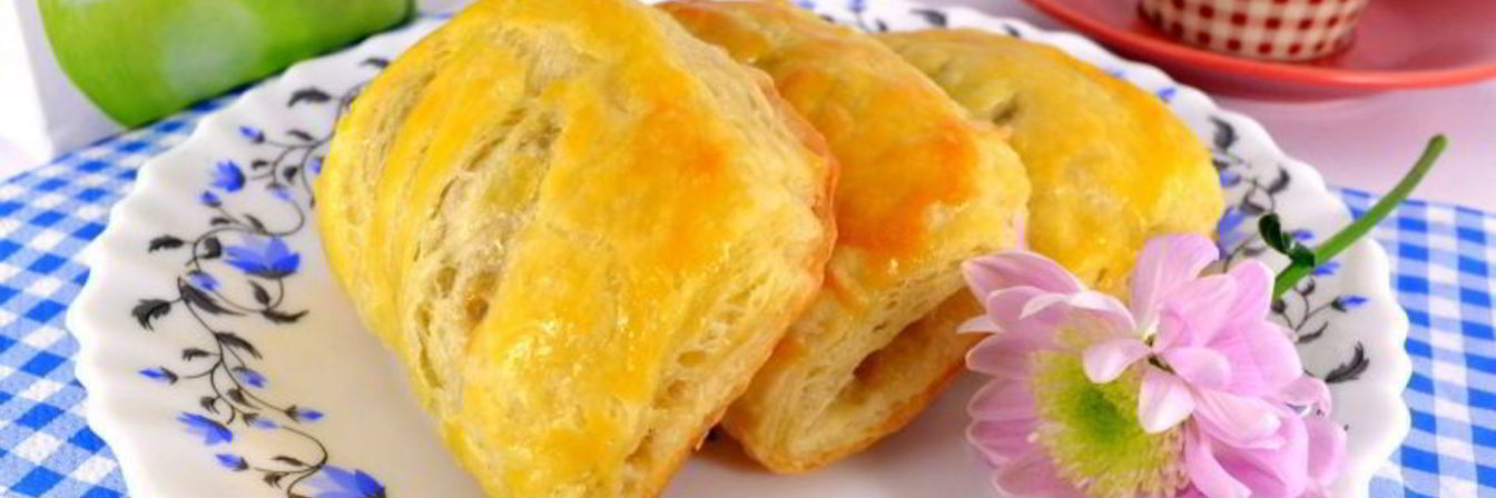 Слойки с яблочным вареньем